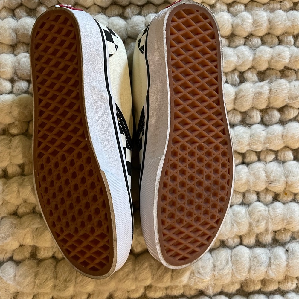 Boys Youth Size 4 Vans